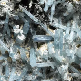 Akvamarín, Živec, Skoryl