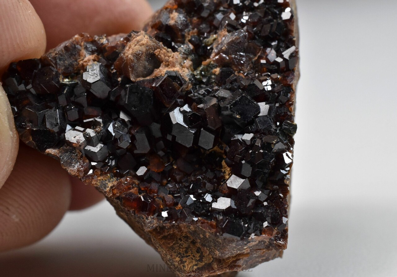 Hessonit Minerals fossils cz