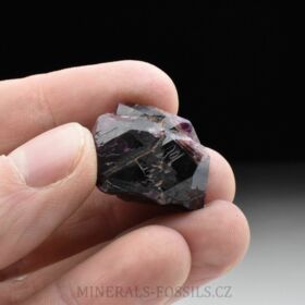 fialový Spinel