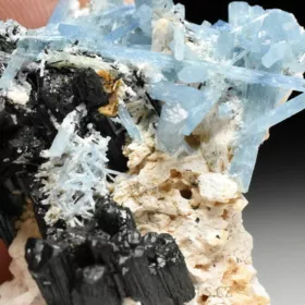 Akvamarín, Živec, Skoryl